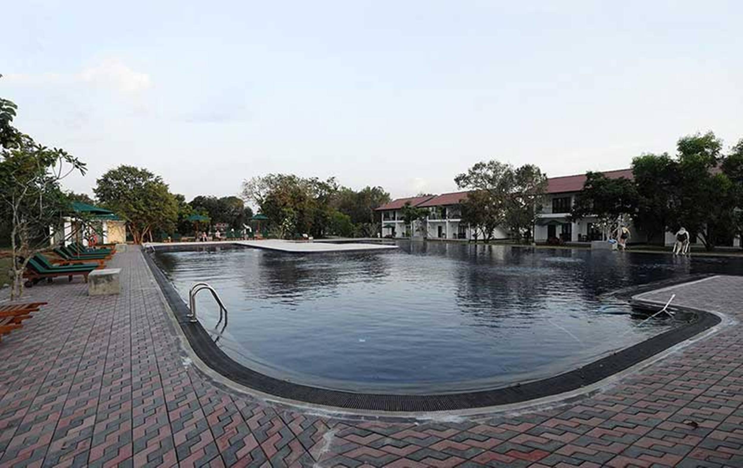 Oak Ray Elephant Lake Сигирия Экстерьер фото